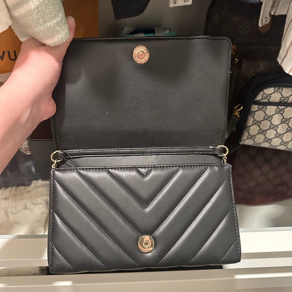 Love Moschino Black Quilted Bag with Gold Heart Accents - Picture 3 of 4